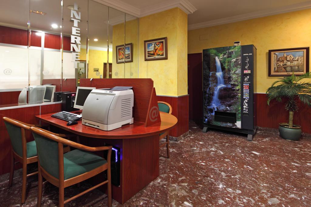 Hotel Los Angeles Figueres  Eksteriør bilde