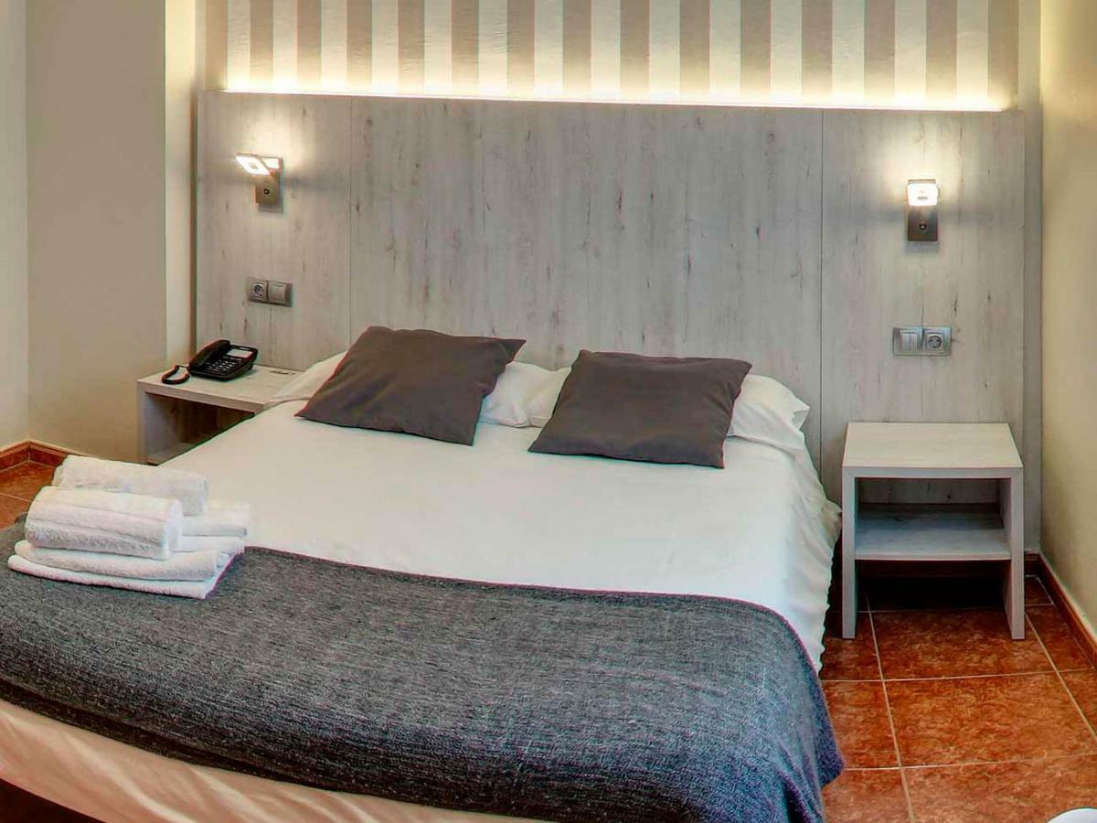 Hotel Los Angeles Figueres  Eksteriør bilde